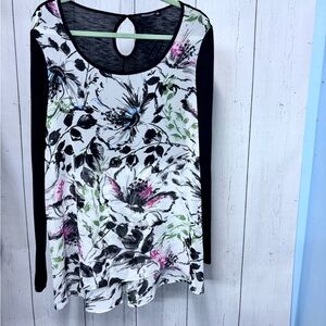 Long sleeve Miraclesuit tunic top. Comfortable and flattering.